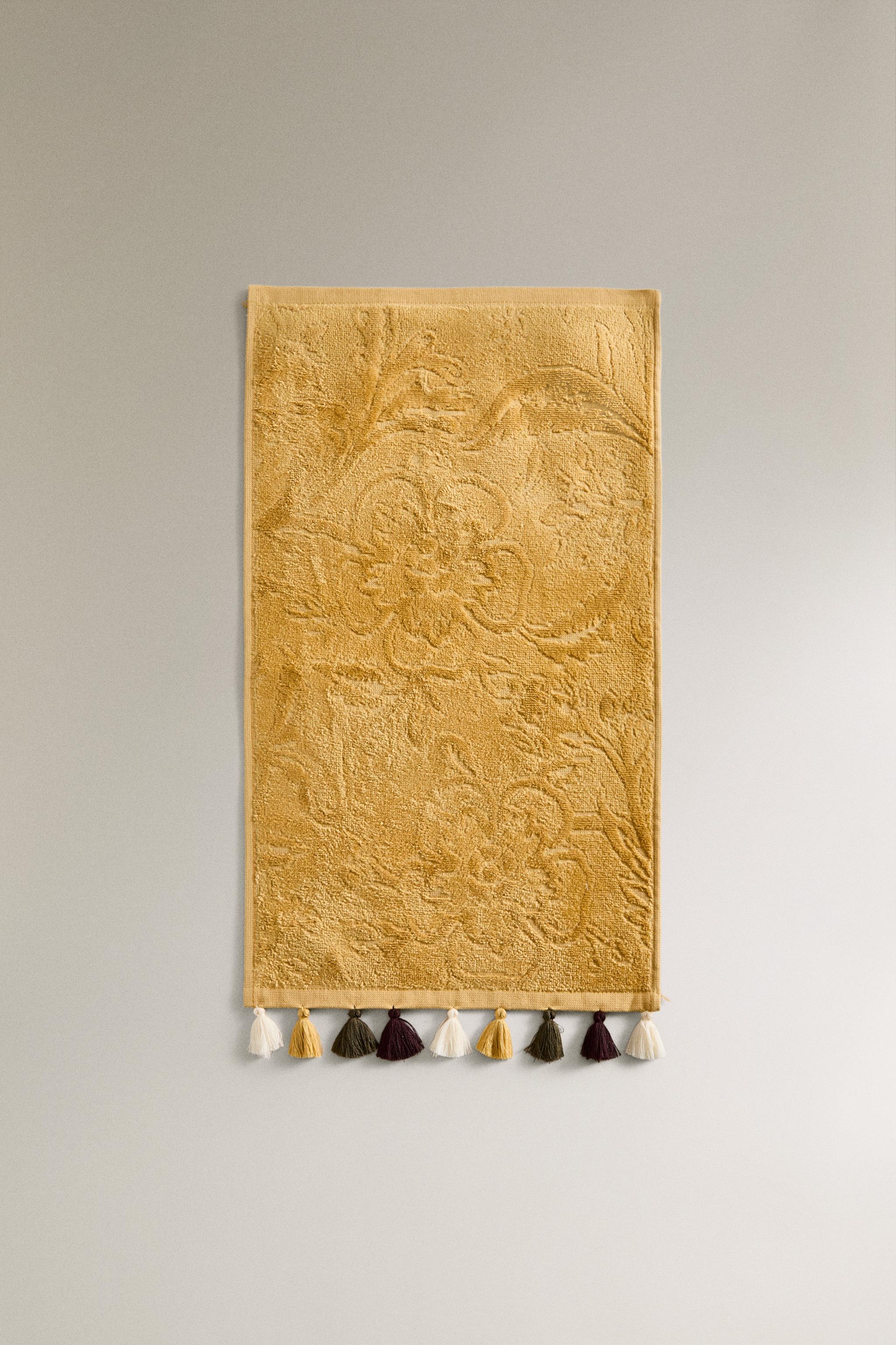 SERVIETTE DE BAIN POMPONS JACQUARD